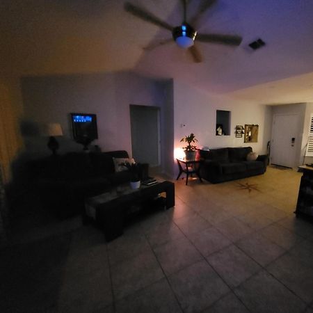 פנסקולה Bedroom Four Minutes From Beach מראה חיצוני תמונה